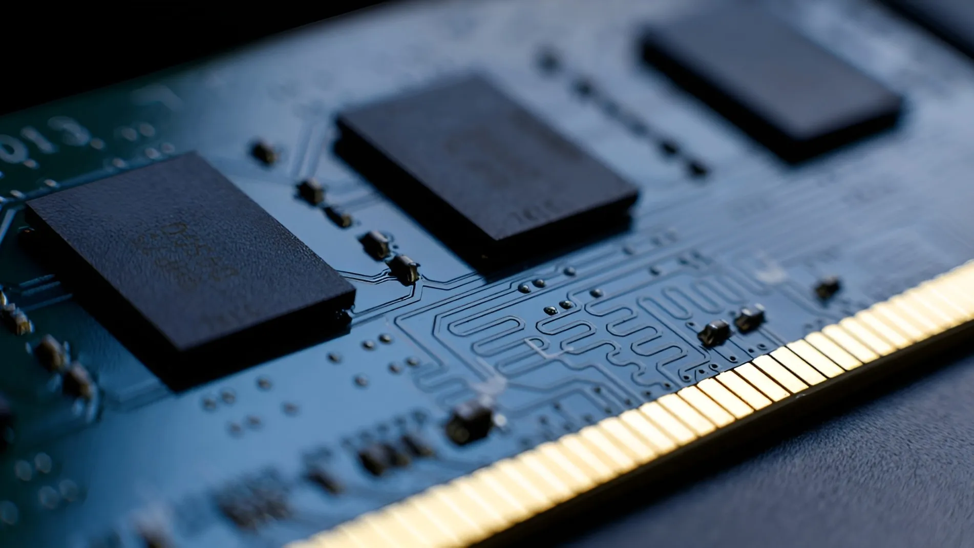 Cac Nha San Xuat Pc Lon Bat Ngo Tim Huong Tich Hop Bo Nho Trung Quoc Vao San Pham